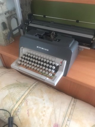 Máquina de escribir Olivetti Linea 98