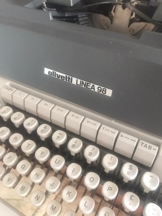 Máquina de escribir Olivetti Linea 98