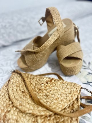 Sandalias y bolso