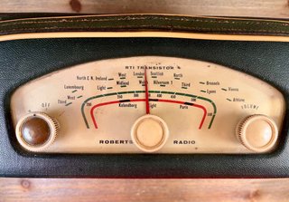 Antigua radio inglesa de colección Roberts RT1 60s