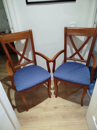 Sillas de comedor de madera y tela