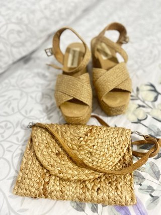 Bolso y cuñas de esparto