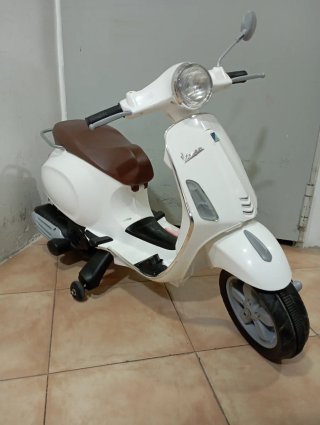 Moto Eléctrica Infantil Vespa Piaggio Blanca