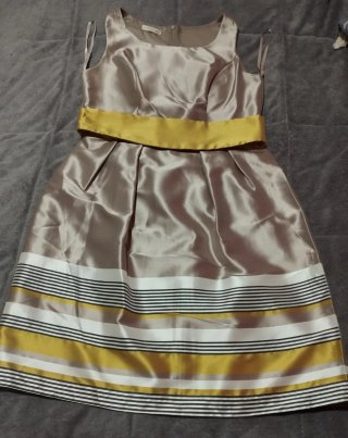 Vestido fiesta dorado y rayas