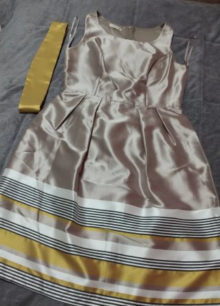 Vestido fiesta dorado y rayas