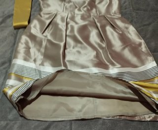 Vestido fiesta dorado y rayas