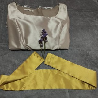 Vestido fiesta dorado y rayas