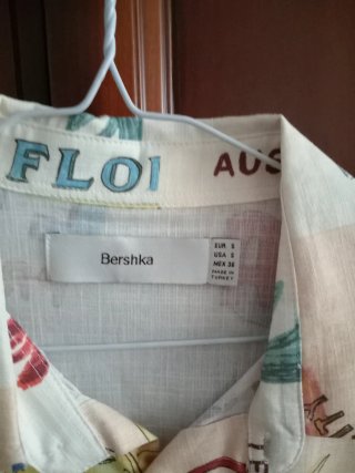 Camisa Verano Florida Bershka Talla S