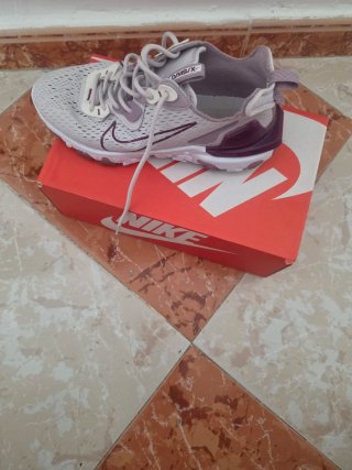 Tenis Nike Mujer Talla 40.5 Morado/Blanco