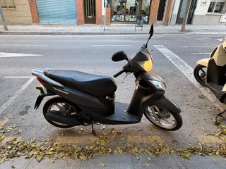 Honda Vision 110 Scooter Negra/Plata