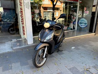 Honda Vision 110 Scooter Negra/Plata