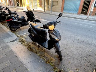 Honda Vision 110 Scooter Negra/Plata