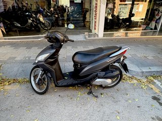 Honda Vision 110 Scooter Negra/Plata