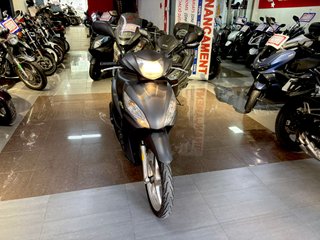 Honda Vision 110 Scooter Negra/Plata