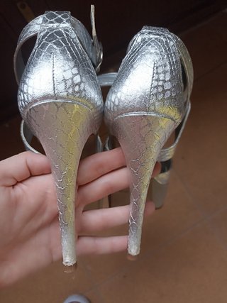 Tacones plateados MARYPAZ talla 38
