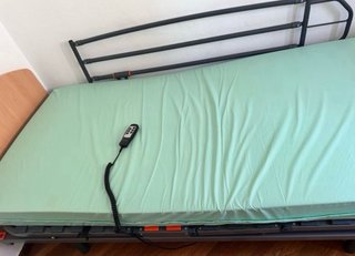 Cama articulada hospitalaria