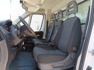 FIAT Ducato 2.3 CHASIS CAJA CERRADA CON TRAMPILLA