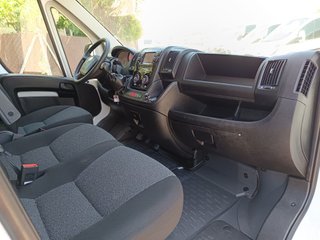 FIAT Ducato 2.3 CHASIS CAJA CERRADA CON TRAMPILLA