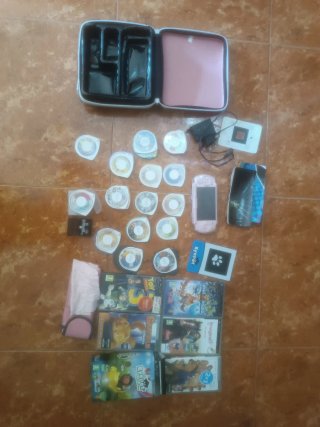 PSP Rosa con 10+ juegos/películas