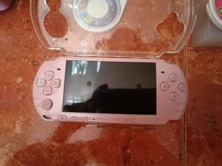 PSP Rosa con 10+ juegos/películas