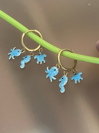 Orecchini cerchio con ciondoli tartaruga e polpo