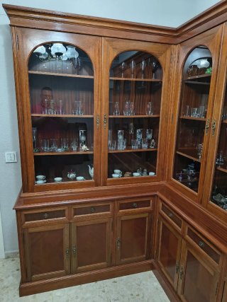 Vitrina rinconera de salón