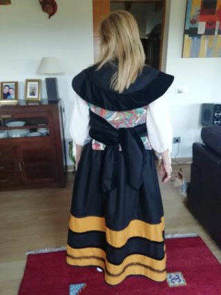 Traje Regional Asturiana Mujer