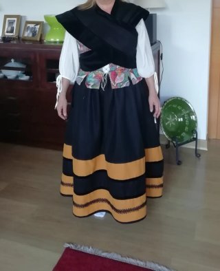 Traje Regional Asturiana Mujer