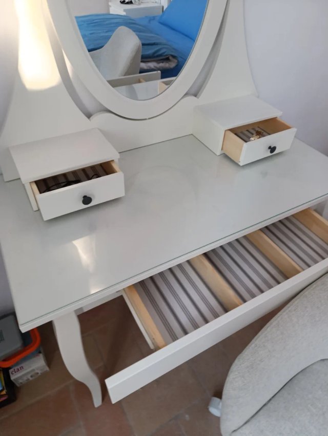 Tocador Ikea Hemnes y sillón TOSSBERG a estrenar