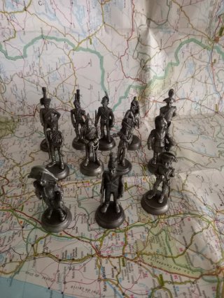 12 Soldadinhos de Chumbo Militares