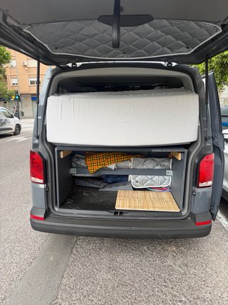Colchón Volkswagen Caravelle 6.1 y mueble.