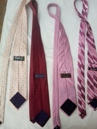 Lote de 4 corbatas tonos rojos