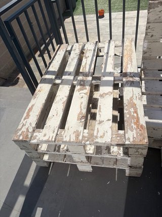 Sofá y mesa de palets con ruedas