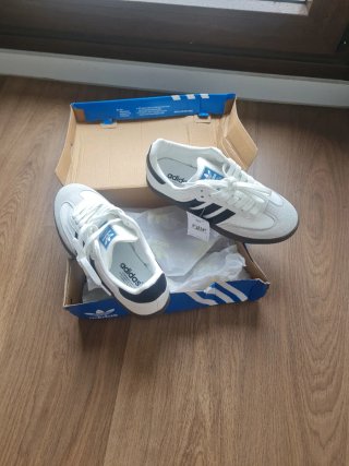 Adidas Samba Blancas y Negras.