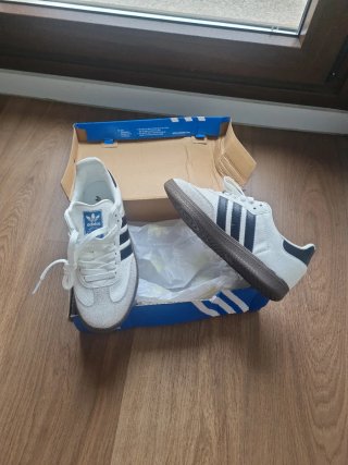 Adidas Samba Blancas y Negras.