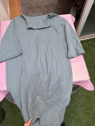 Vestido verde oliva manga corta cuello alto