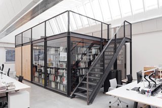 Muebles de exterior a medida: madera y acero