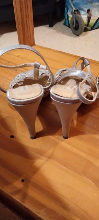 Zapatos de tacón plateados Ángel Alarcón T.37