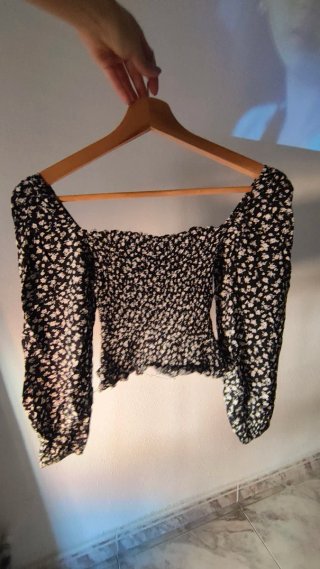 Top floral negro y blanco