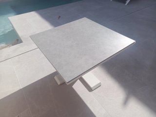 Tavolo rialzabile da esterno bianco antracite