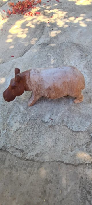 Figuras de madera: Rinoceronte e Hipopótamo