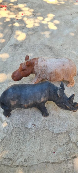 Figuras de madera: Rinoceronte e Hipopótamo