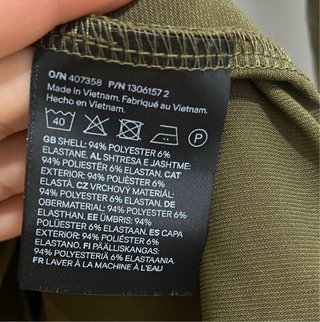 Camiseta H&M verde manga larga
