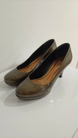 Zapatos de tacón dorados talla 37