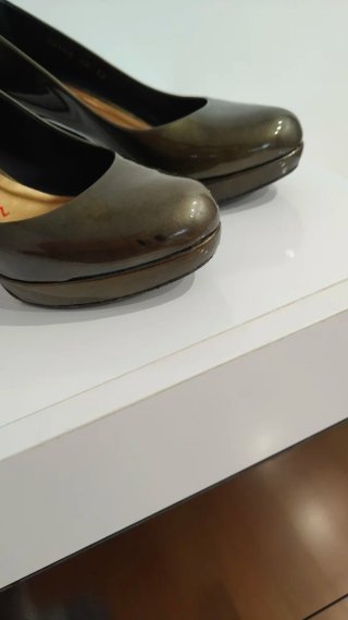 Zapatos de tacón dorados talla 37