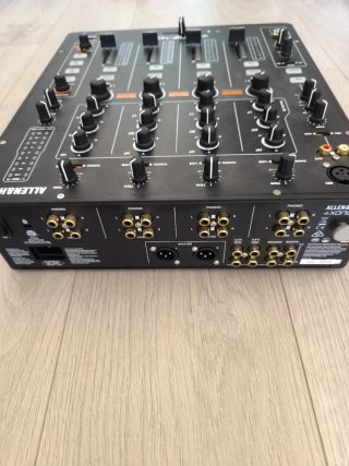 Mesa de mezclas Allen & Heath Xone:43