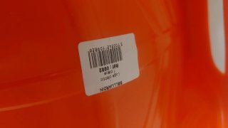 Trineo naranja para niño con cuerda