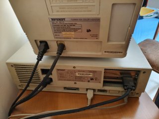 Ordenador Tandon 286 con pantalla y teclado