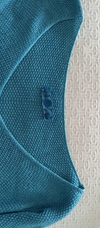 Jersey de punto, cuello en pico  Talla Única.