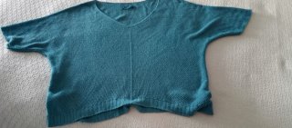 Jersey de punto, cuello en pico  Talla Única.